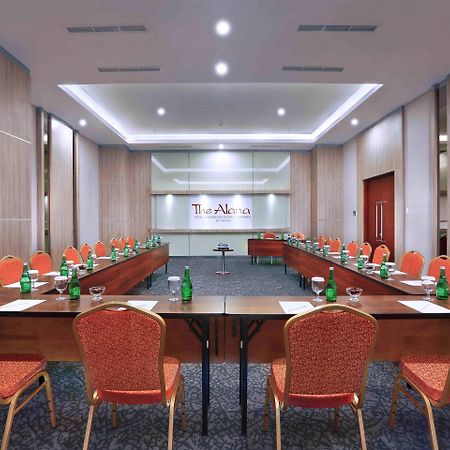 The Alana Yogyakarta Hotel And Convention Center Слеман Экстерьер фото