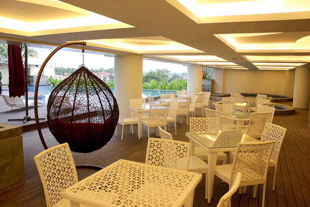 The Alana Yogyakarta Hotel And Convention Center Слеман Экстерьер фото