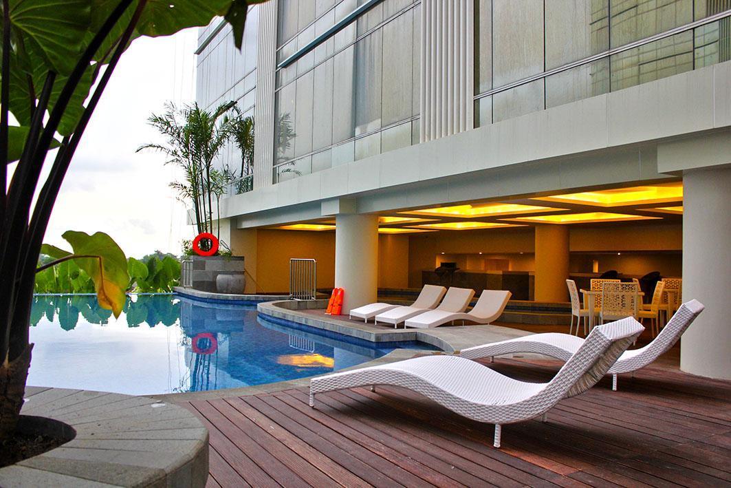 The Alana Yogyakarta Hotel And Convention Center Слеман Экстерьер фото