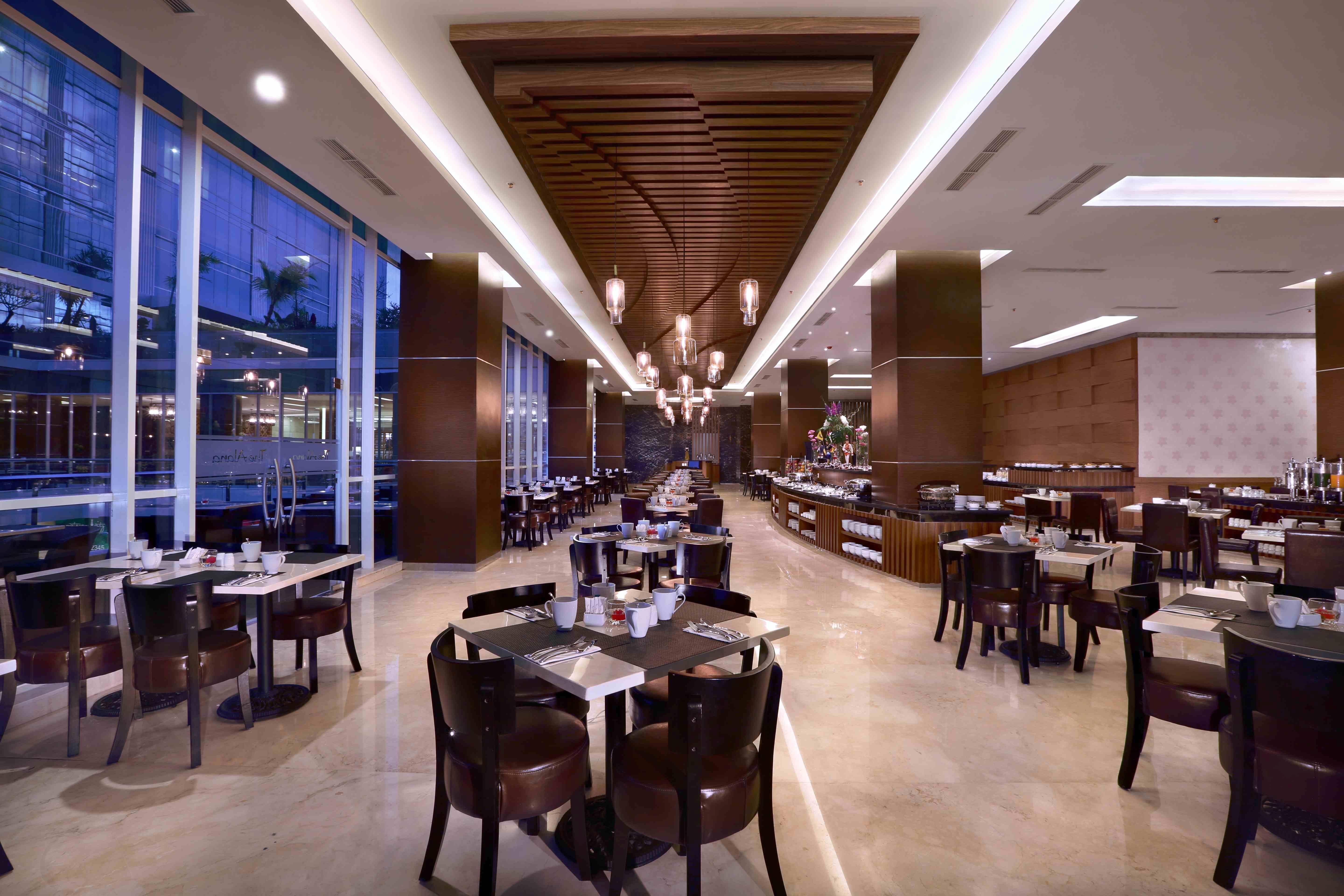 The Alana Yogyakarta Hotel And Convention Center Слеман Экстерьер фото