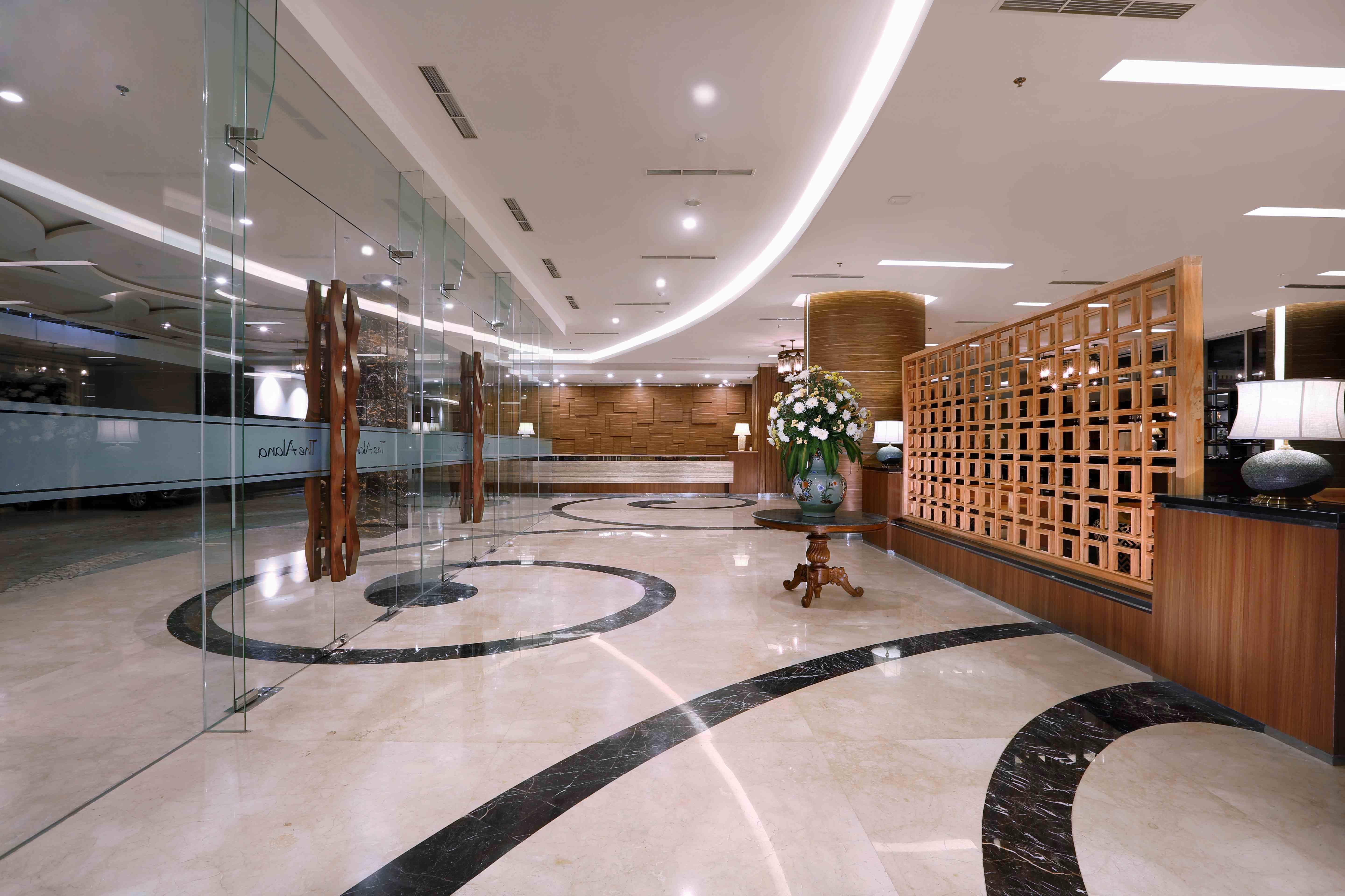 The Alana Yogyakarta Hotel And Convention Center Слеман Экстерьер фото