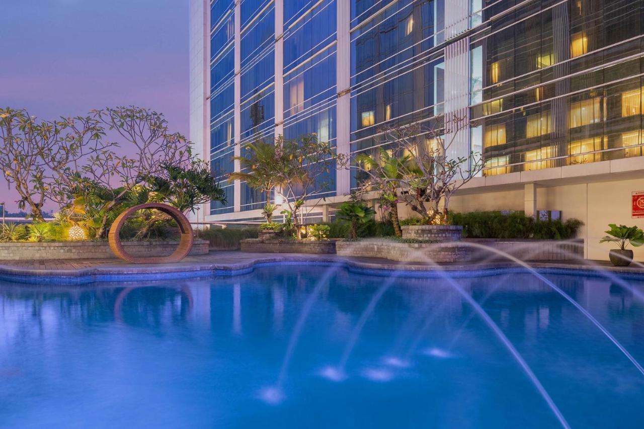 The Alana Yogyakarta Hotel And Convention Center Слеман Экстерьер фото