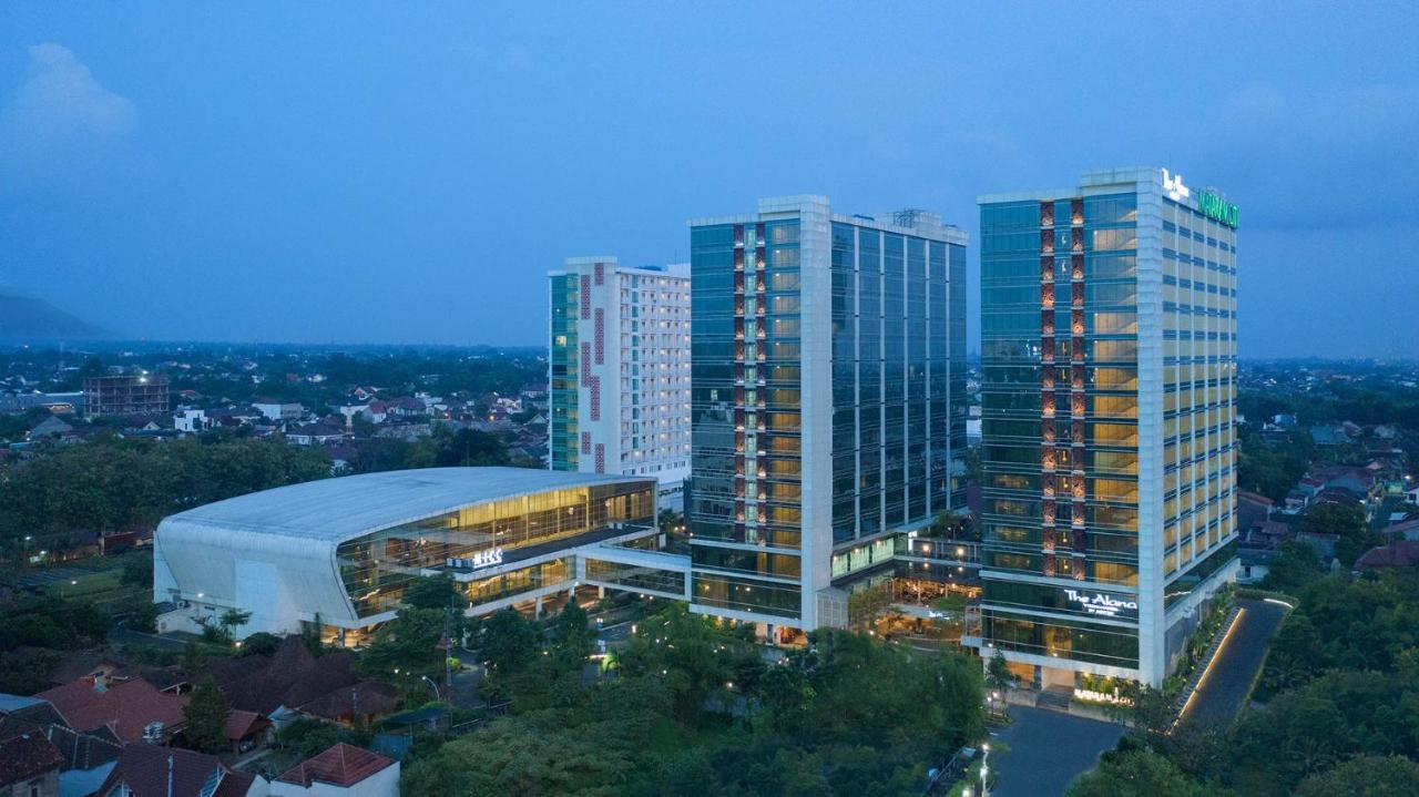 The Alana Yogyakarta Hotel And Convention Center Слеман Экстерьер фото