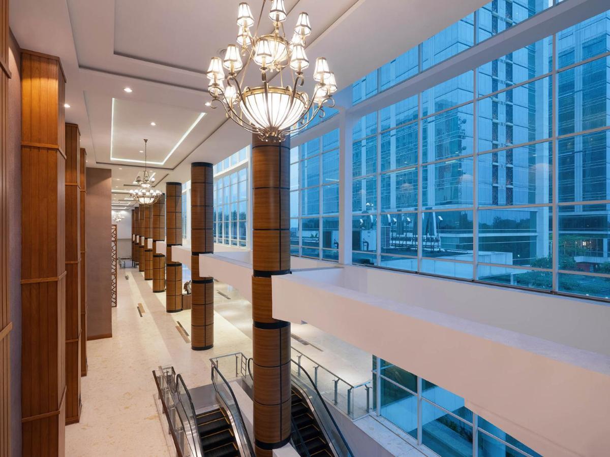 The Alana Yogyakarta Hotel And Convention Center Слеман Экстерьер фото