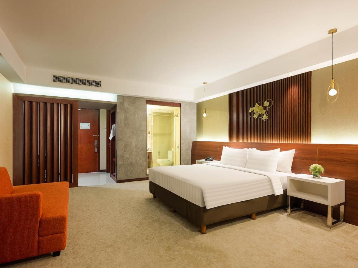 The Alana Yogyakarta Hotel And Convention Center Слеман Экстерьер фото