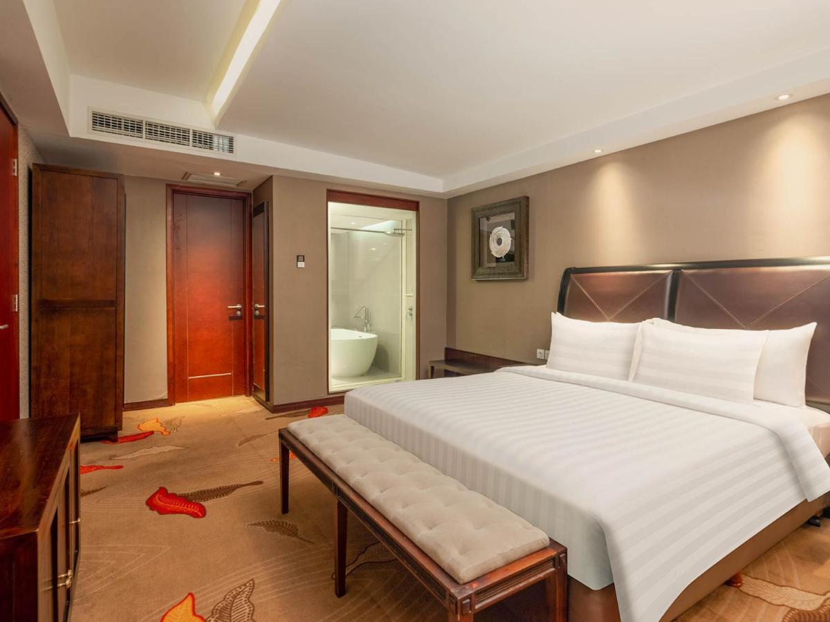The Alana Yogyakarta Hotel And Convention Center Слеман Экстерьер фото
