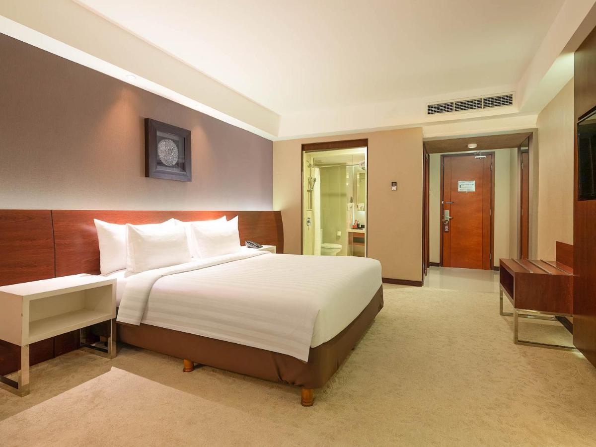 The Alana Yogyakarta Hotel And Convention Center Слеман Экстерьер фото