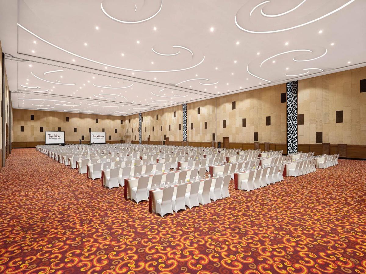 The Alana Yogyakarta Hotel And Convention Center Слеман Экстерьер фото