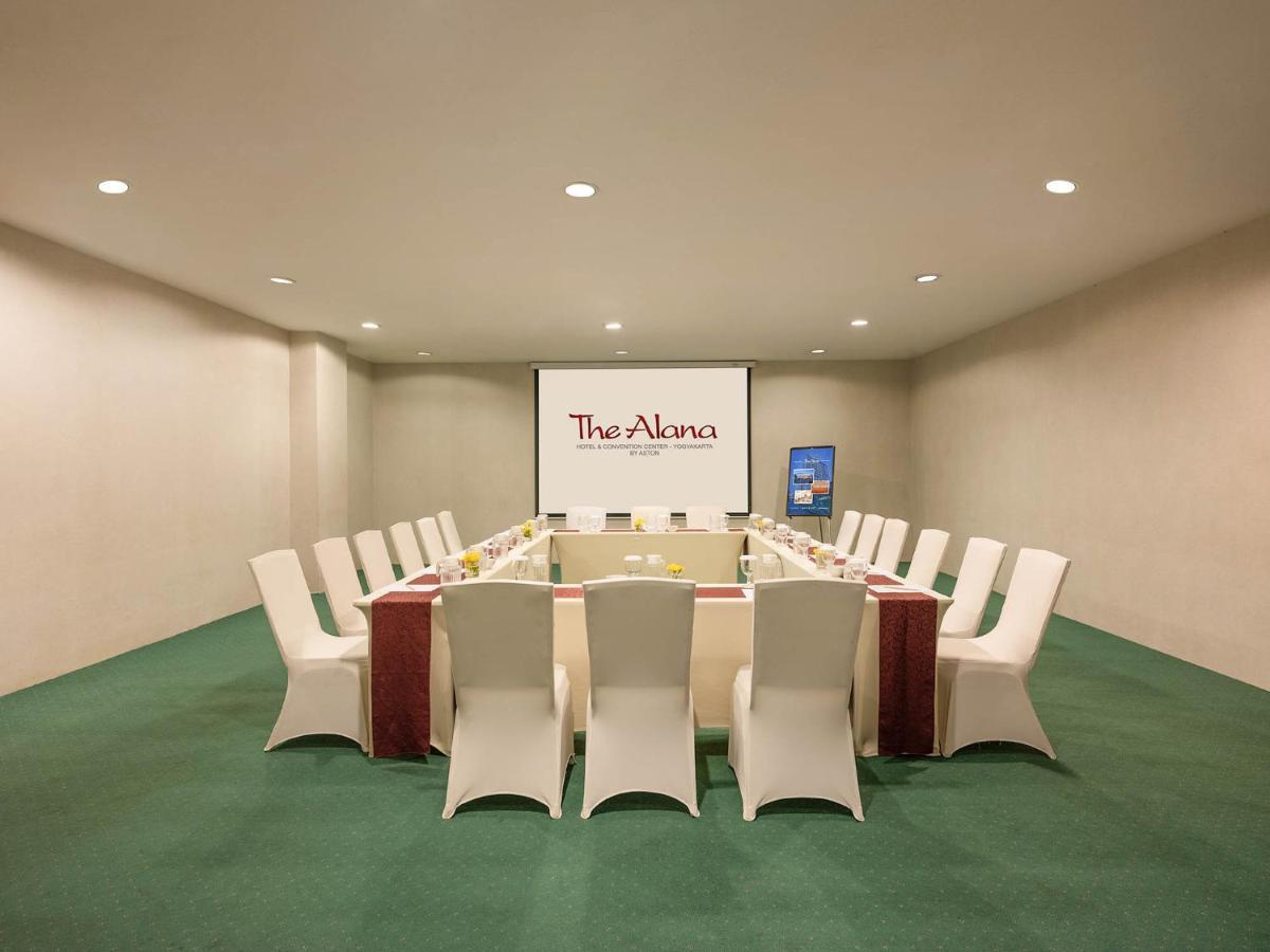 The Alana Yogyakarta Hotel And Convention Center Слеман Экстерьер фото