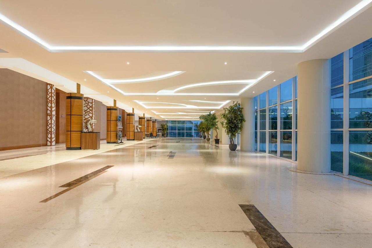 The Alana Yogyakarta Hotel And Convention Center Слеман Экстерьер фото