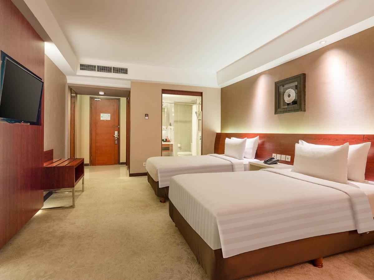 The Alana Yogyakarta Hotel And Convention Center Слеман Экстерьер фото