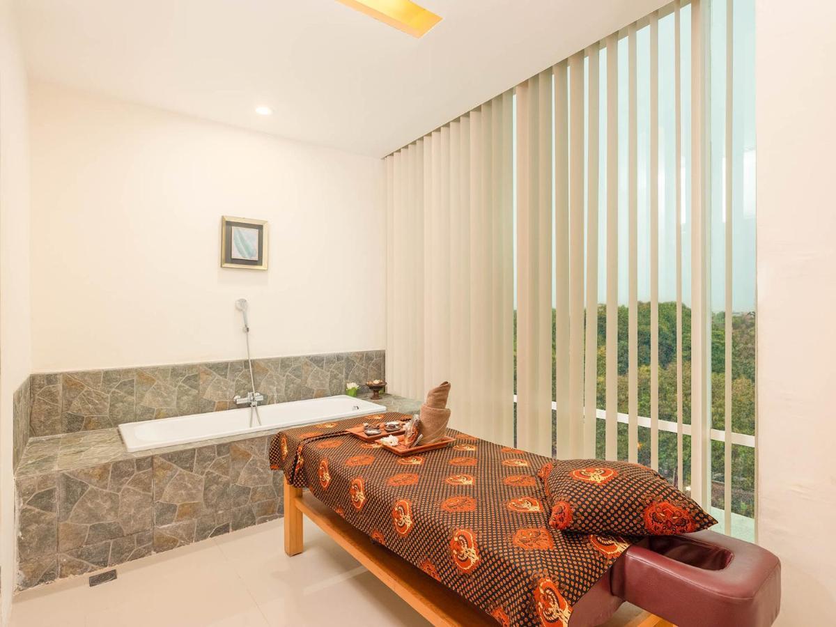 The Alana Yogyakarta Hotel And Convention Center Слеман Экстерьер фото
