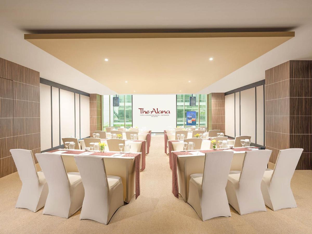 The Alana Yogyakarta Hotel And Convention Center Слеман Экстерьер фото
