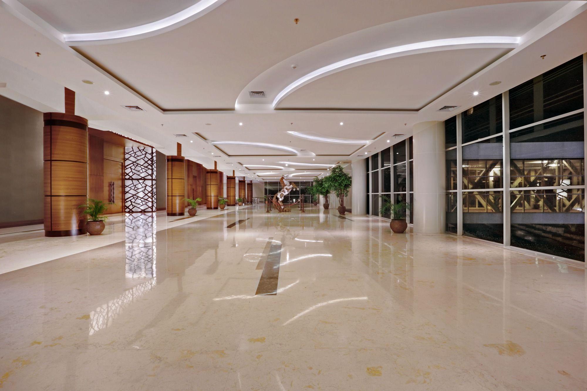 The Alana Yogyakarta Hotel And Convention Center Слеман Экстерьер фото
