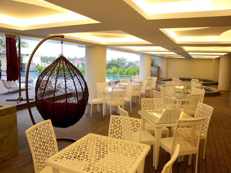The Alana Yogyakarta Hotel And Convention Center Слеман Экстерьер фото