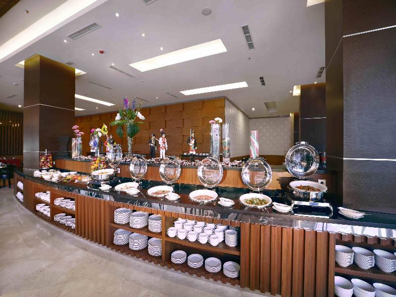 The Alana Yogyakarta Hotel And Convention Center Слеман Экстерьер фото
