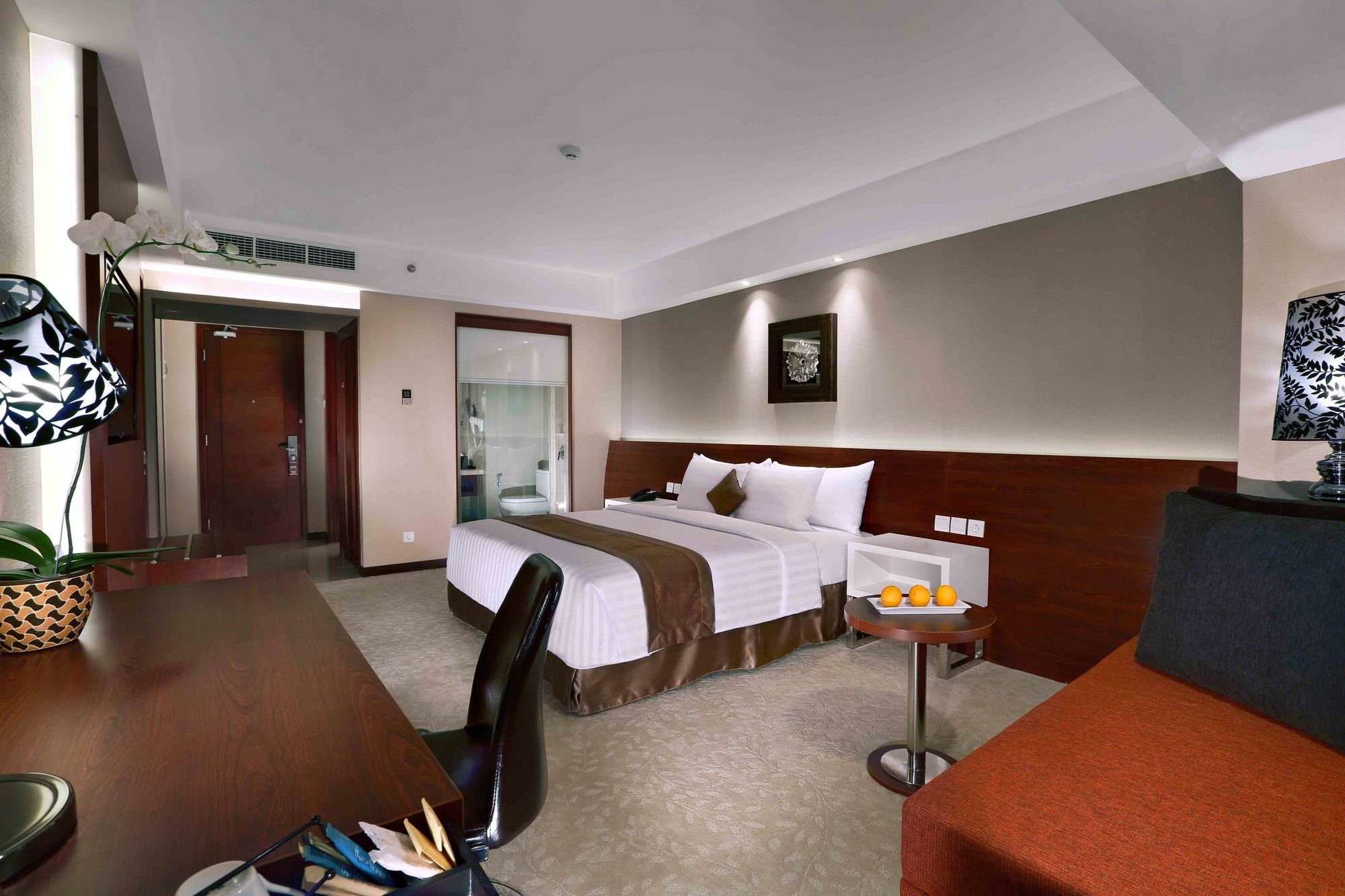The Alana Yogyakarta Hotel And Convention Center Слеман Экстерьер фото